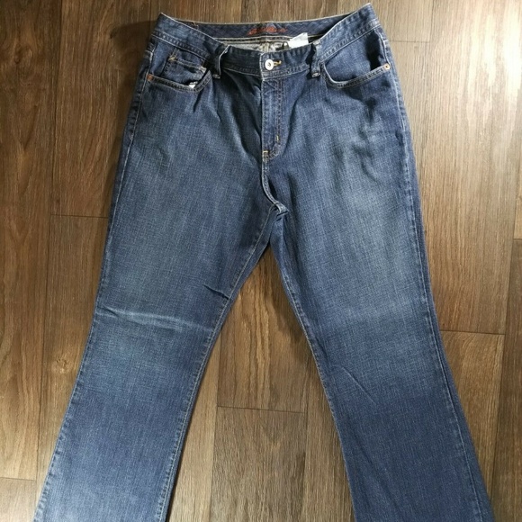 Eddie Bauer Women's Jean's Size 12R Shaped Bootcut Inseam 31 Denim Blue Jean's - Picture 1 of 8